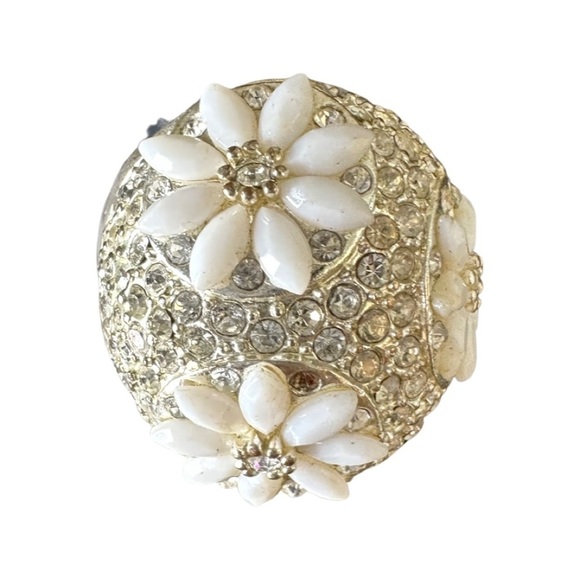 Flower & Stud Women’s Ring (Used - Fair Condition) ✨💎💍 - Picture 9 of 10